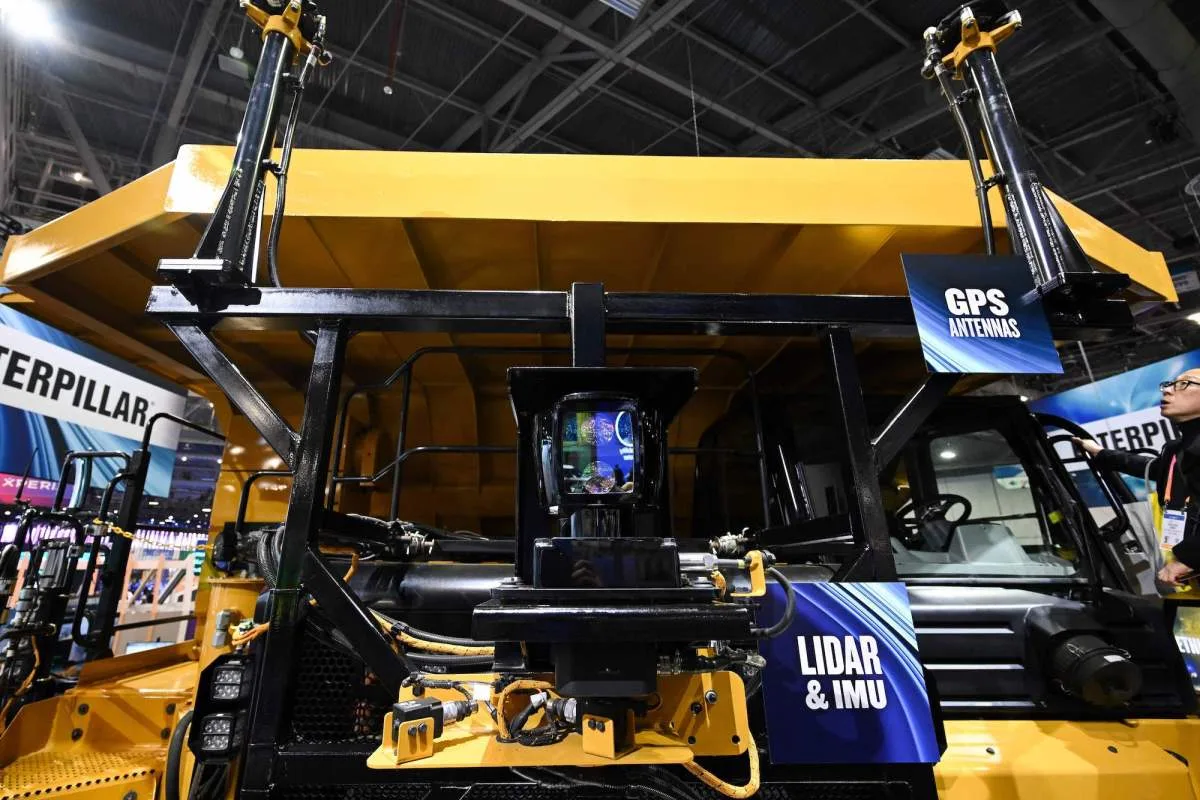 Caterpillar áp dụng kinh nghiệm khai thác mỏ tự động vào triển khai AI công nghiệp 1 caterpillar ap dung kinh nghiem khai thac mo tu dong vao trien khai ai cong nghiep