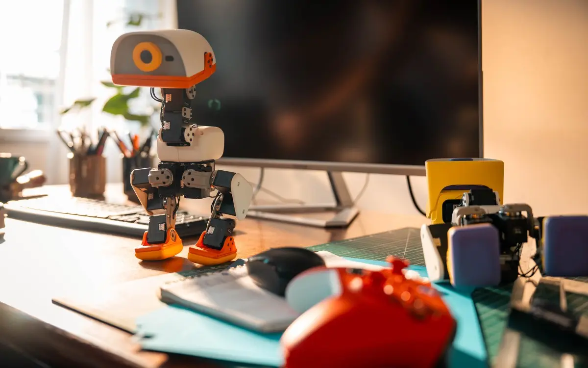 hugging face ra mat robot chu vit ma nguon mo microduck voi gia 399 usd