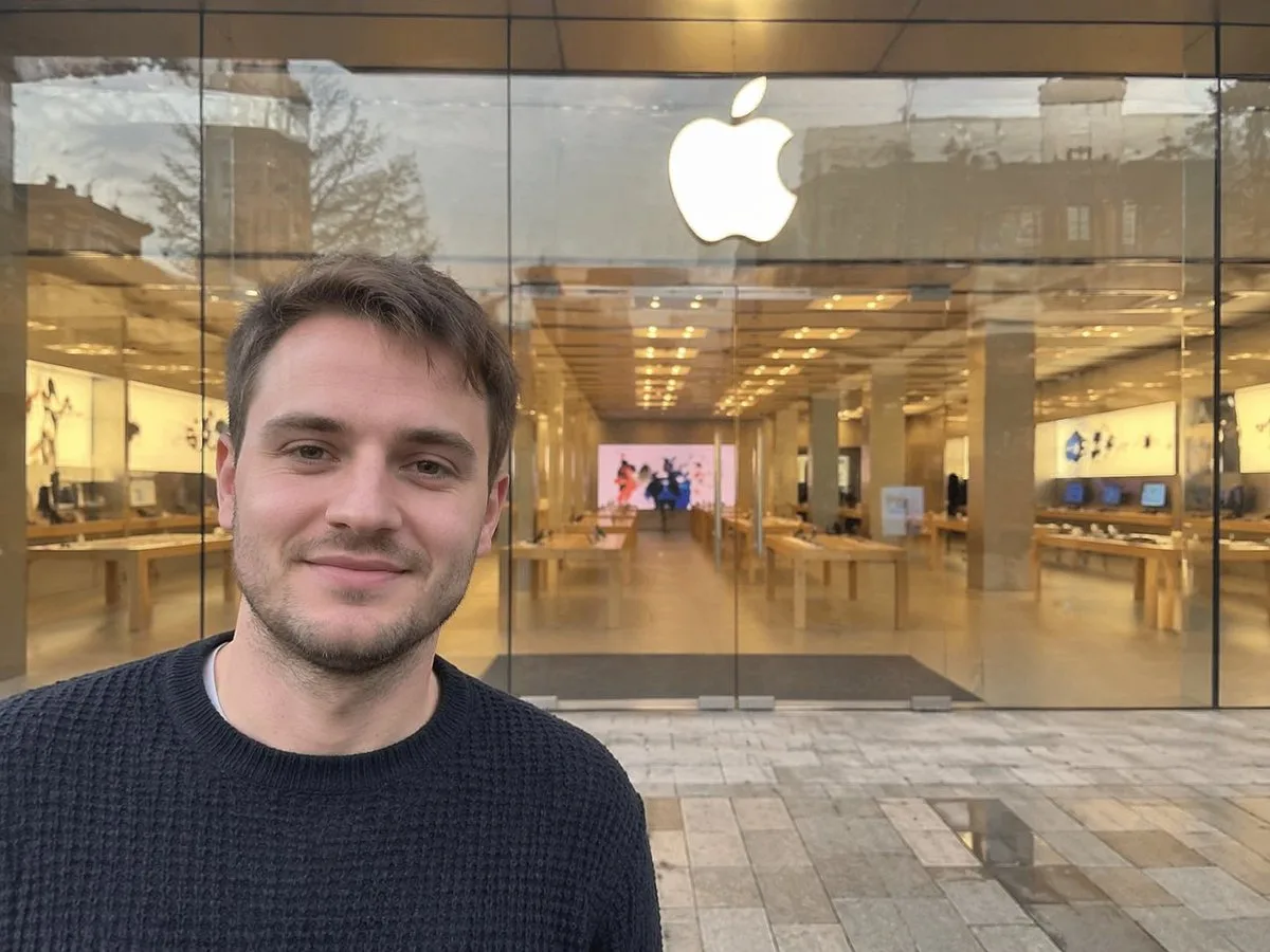 Ảnh chụp nghiệp dư trước cửa hàng Apple