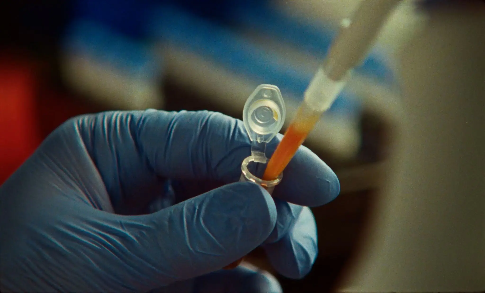 claude tu phat hien he thong enzyme moi tuong tu crispr