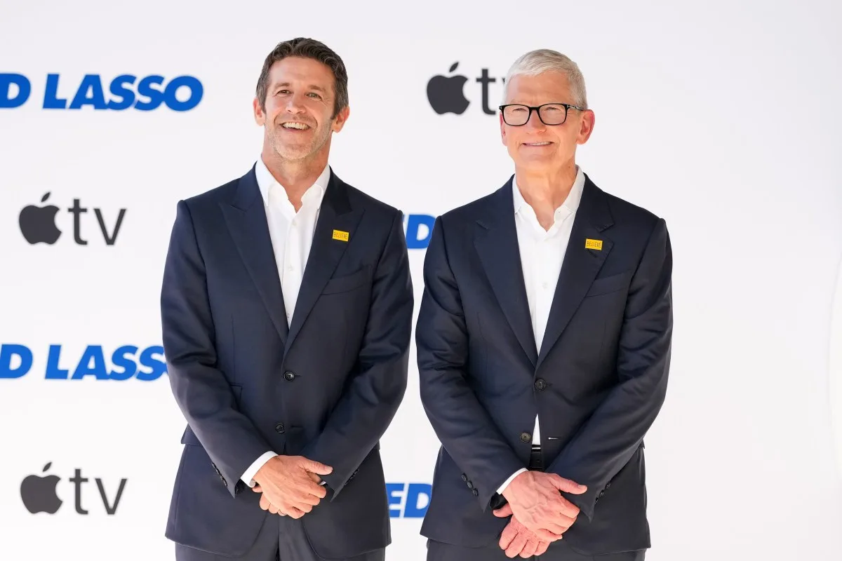 John Ternus kế nhiệm Tim Cook làm CEO Apple: Kỷ nguyên mới cho phần cứng và AI 1 john ternus ke nhiem tim cook lam ceo apple ky nguyen moi cho phan cung va ai