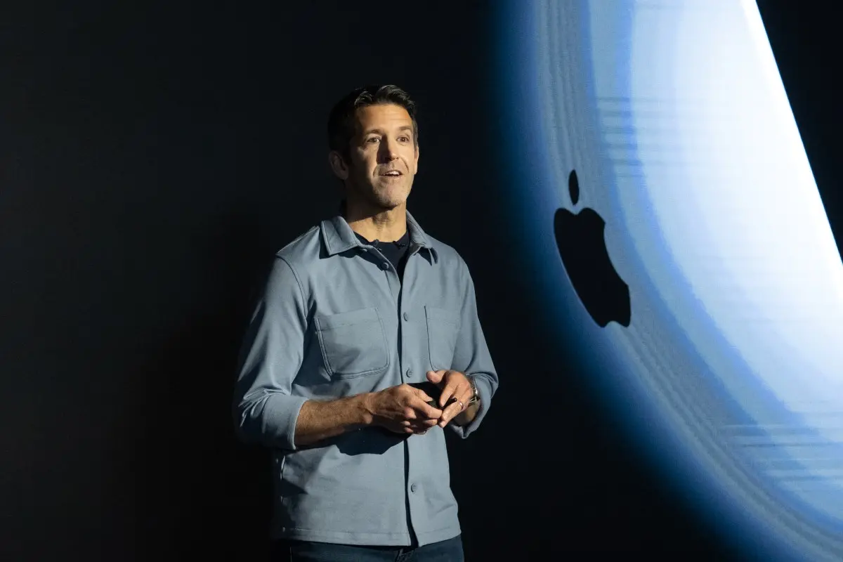 Kỷ nguyên John Ternus tại Apple bắt đầu khi Tim Cook rời ghế CEO 1 ky nguyen john ternus tai apple bat dau khi tim cook roi ghe ceo