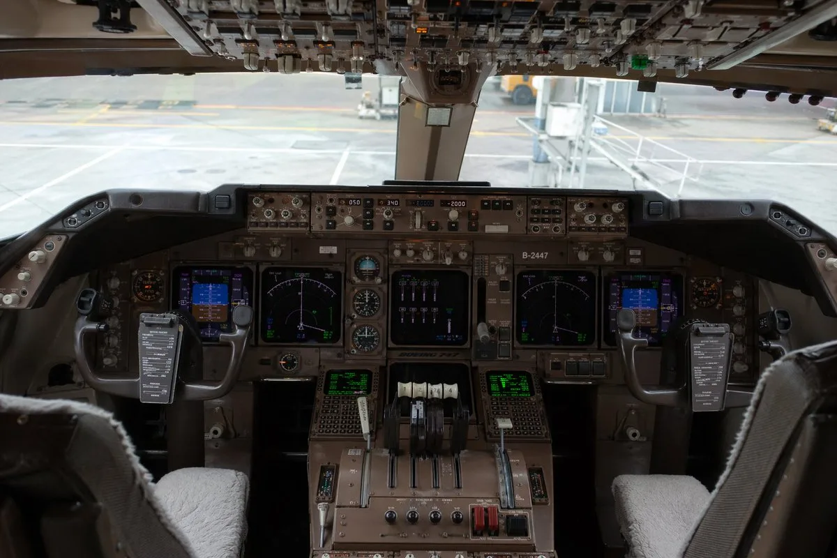 Buồng lái Boeing 747 chân thực