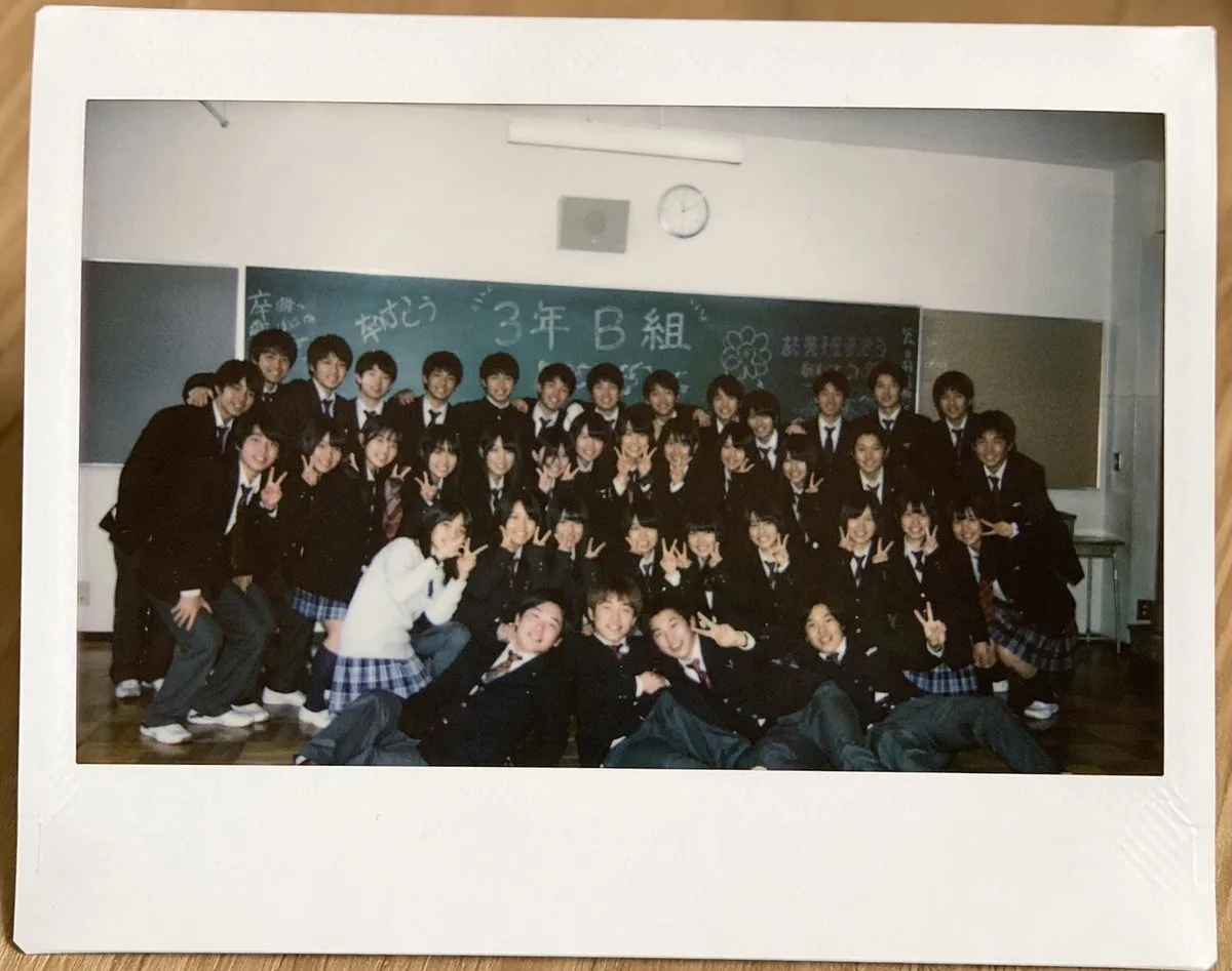 Ảnh Polaroid kỷ yếu lớp học Nhật Bản