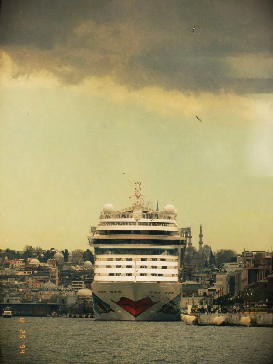 Tàu du lịch cổ điển tại Istanbul